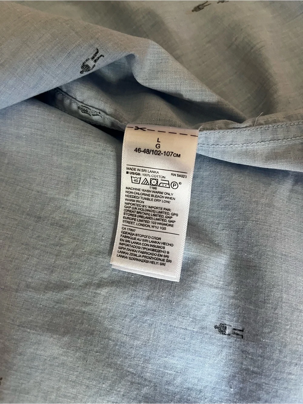 Men’s Banana Republic slim fit Luxe Poplin light blue short sleeve shirt surfers